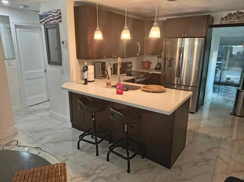 2 bed, 1.0 bath, 763 sqft, $2,800 — Photo 2