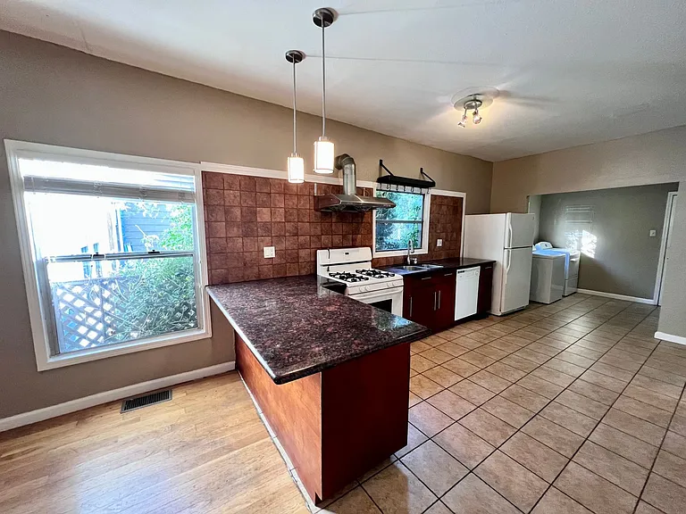 3209 Hannah St — Photo 1