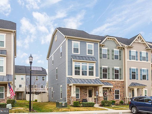 2nd image of 653 Ravenwood Dr