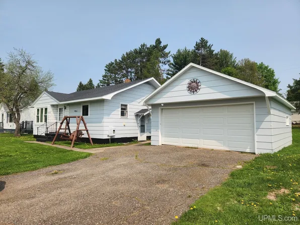 1640 W Franklin St, Iron River, MI 49935