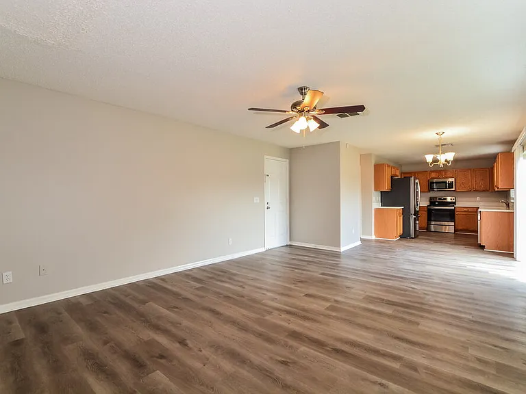 582 Southridge Rd — Photo 10