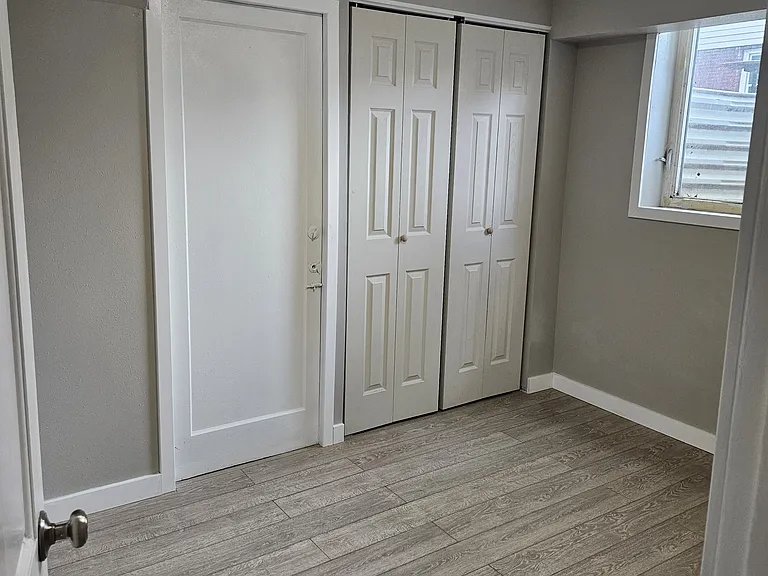 2371 Tyler Ave #BASEMENT — Photo 7