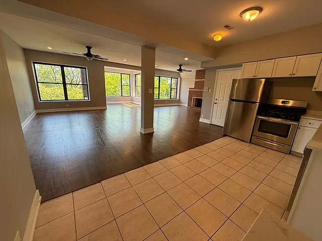 2 bed, 1400 sqft, $3,300 — Photo 4