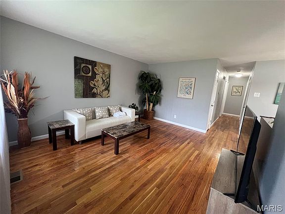 2nd image of 1181 Belrue Ave