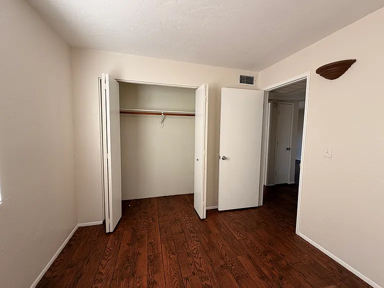 1810 E Blacklidge Dr #409 — Photo 8