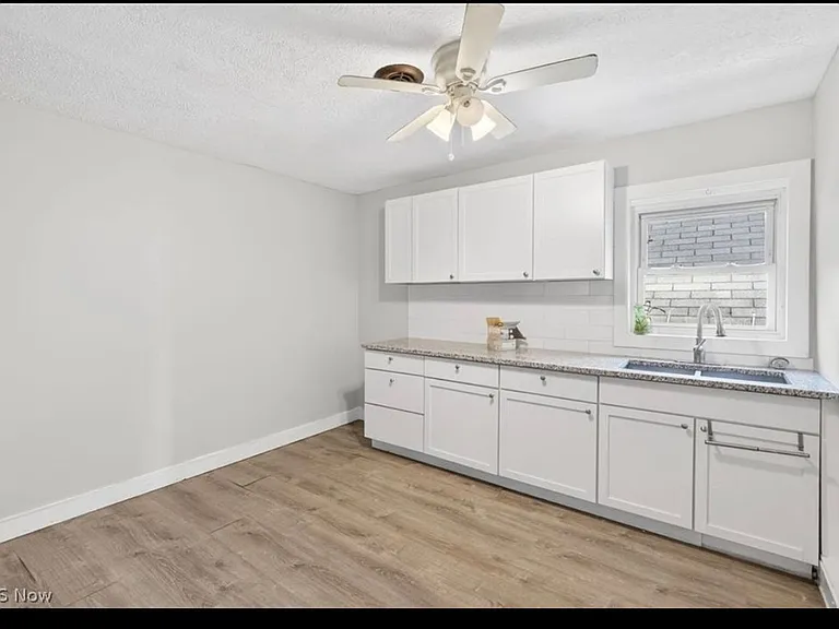 2763 W 32 ST — Photo 12