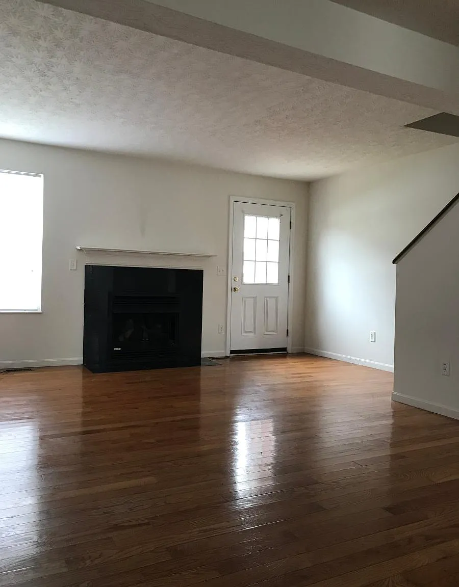 3 bed, 2.5 bath, 1700 sqft, $1,895 — Photo 1