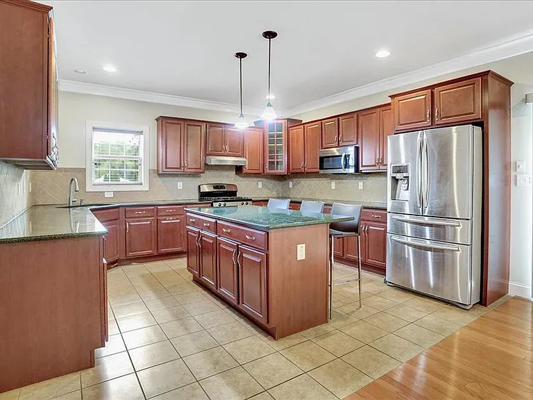 478 Barbara Dr — Photo 5