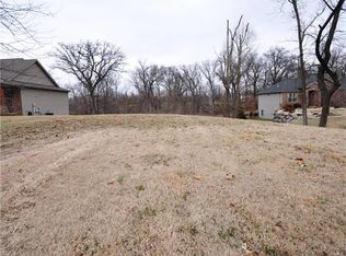 324 W Country Ln, Collinsville, IL 62234