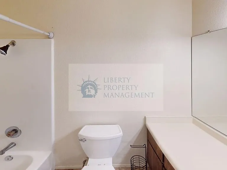 1317 Burgundy Ct — Photo 6