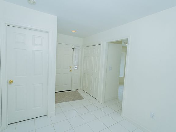 4th image of 28 Saratoga Cir