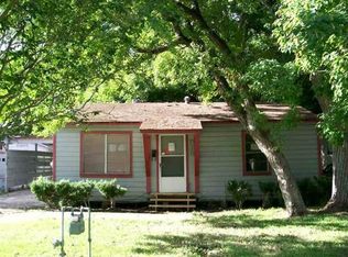 918 Maple St, Clute, TX 77531