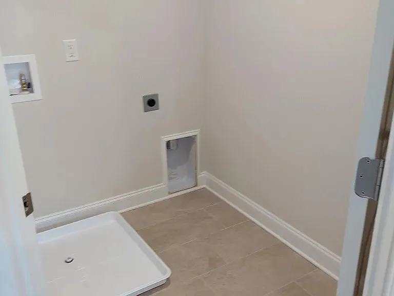 249 Netherlands Blvd — Photo 13