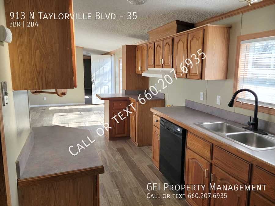 913 N Taylorville Blvd Taylorville, IL, 62568 Apartments for Rent