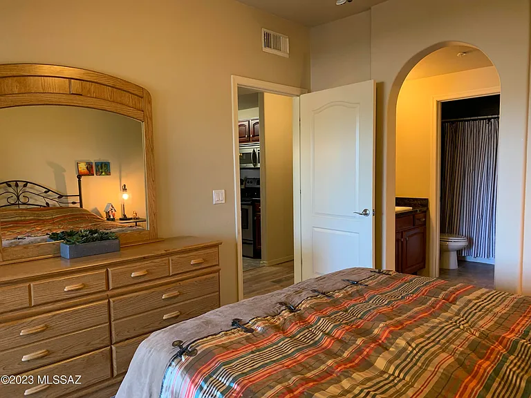 2550 E River Rd #16301 — Photo 16