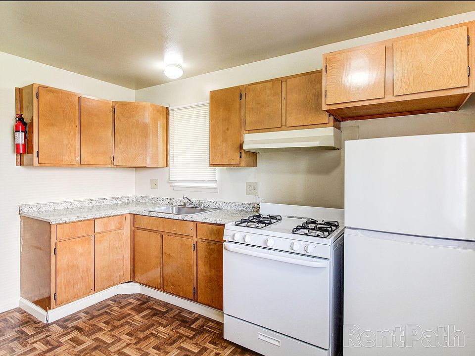 1st image of 137 Elmhurst St #4