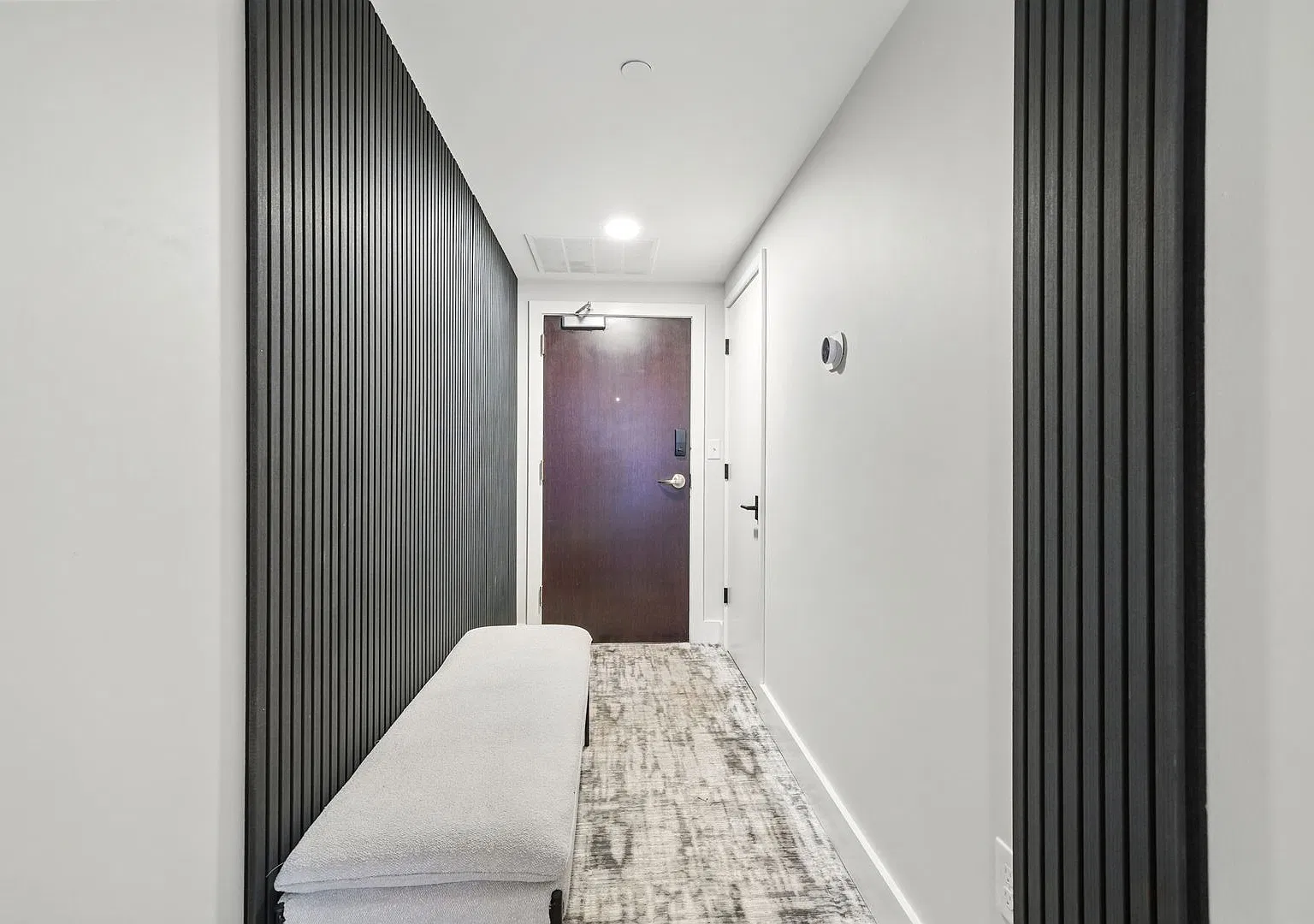 Upgraded Downtown Condo — Photo 2