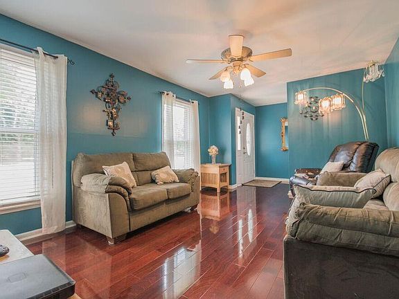 5th image of 311 E Northfield Blvd