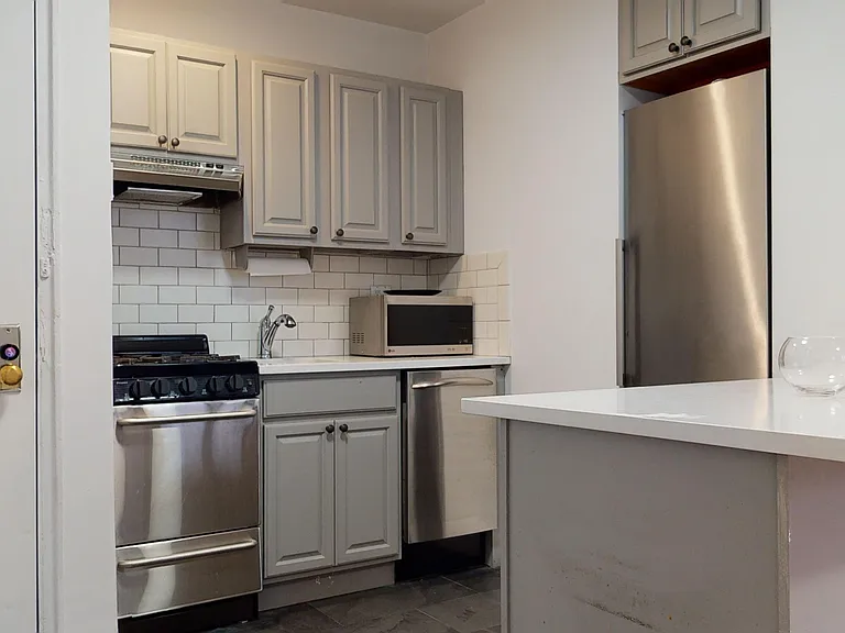 230 E 87th St #2D — Photo 3