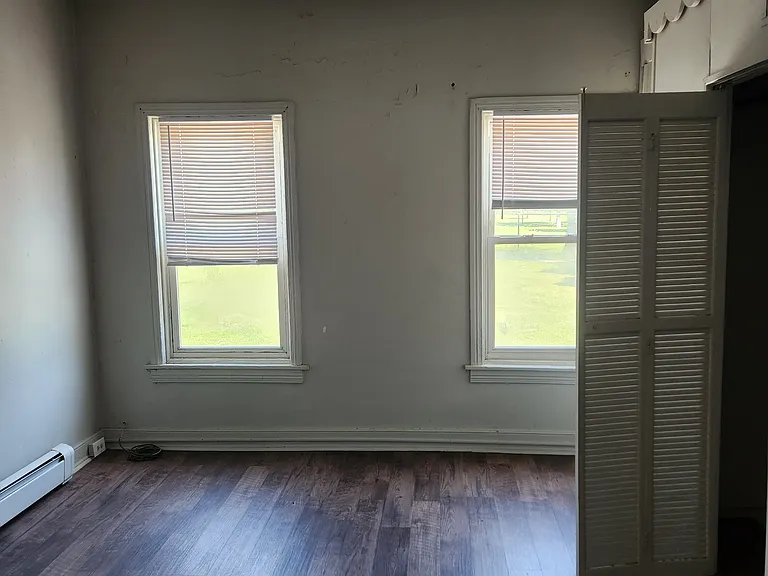 338 S Pershing Ave — Photo 11