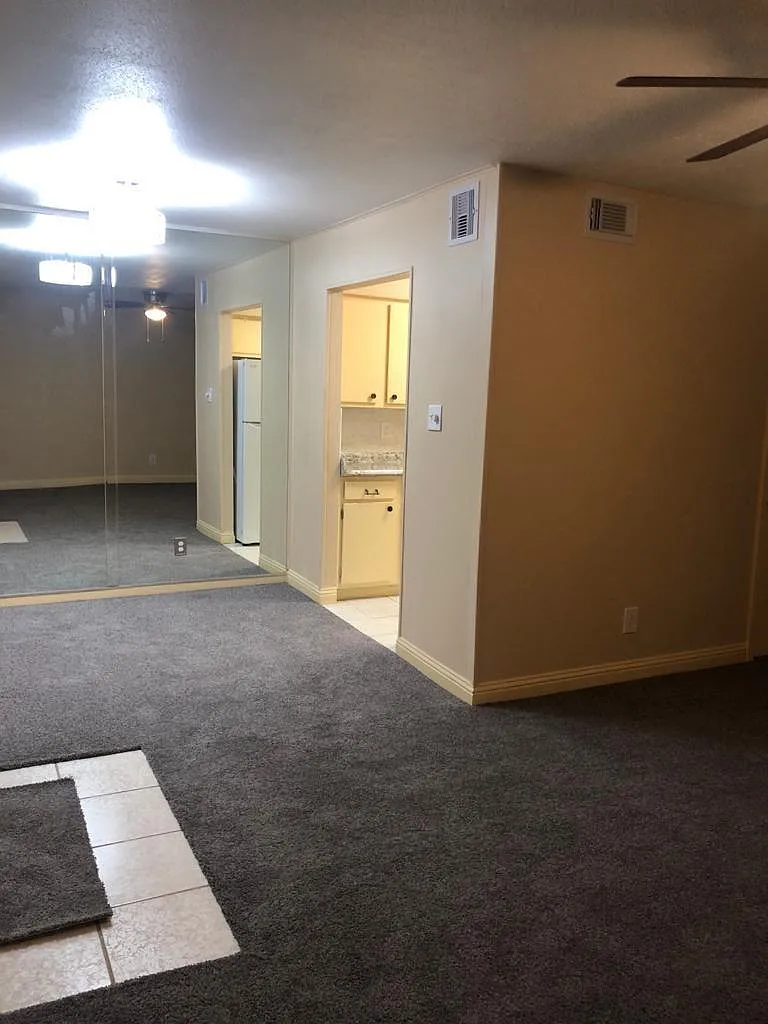 1 bed, 1.0 bath, 630 sqft, $1,200 — Photo 2