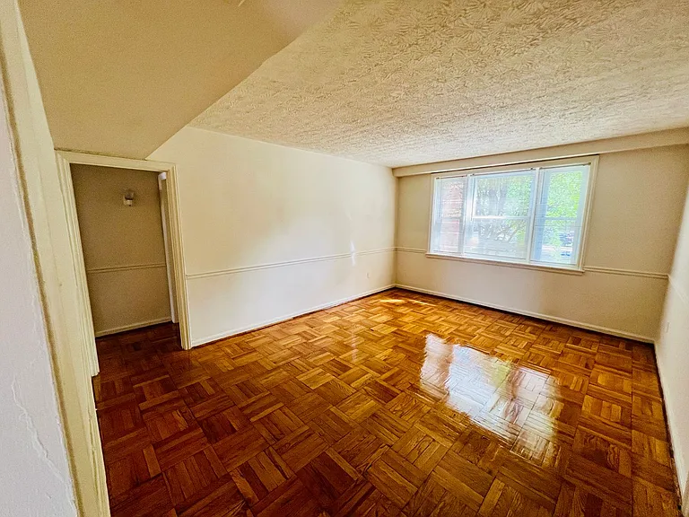 2702 Kensington Avenue — Photo 25