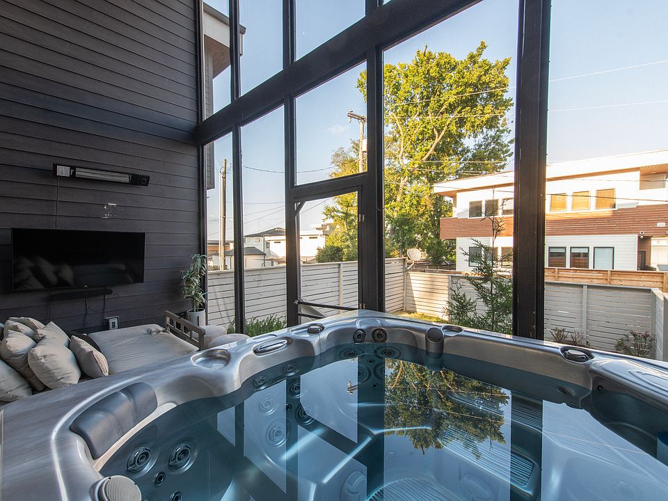 Hot Tub & Screened in Porch w/ TV & Soundbar