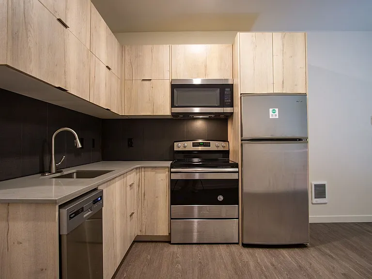 1616 SE Insley St #10 — Photo 7