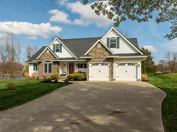 2nd image of 511 Deer Lake Dr W