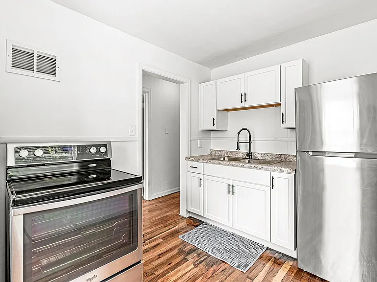 446 S Sheridan St — Photo 8