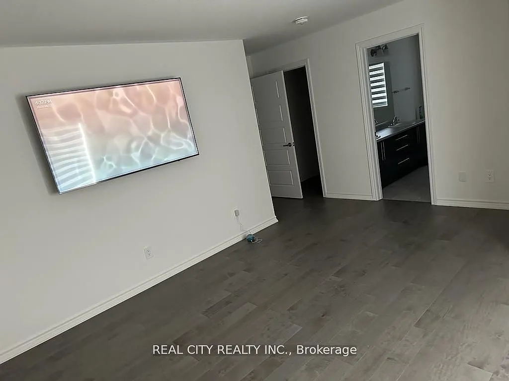 4 bed, $3,200 — Photo 4