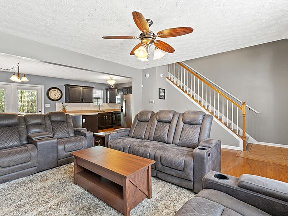 4th image of 660 Graftons Mill Ln