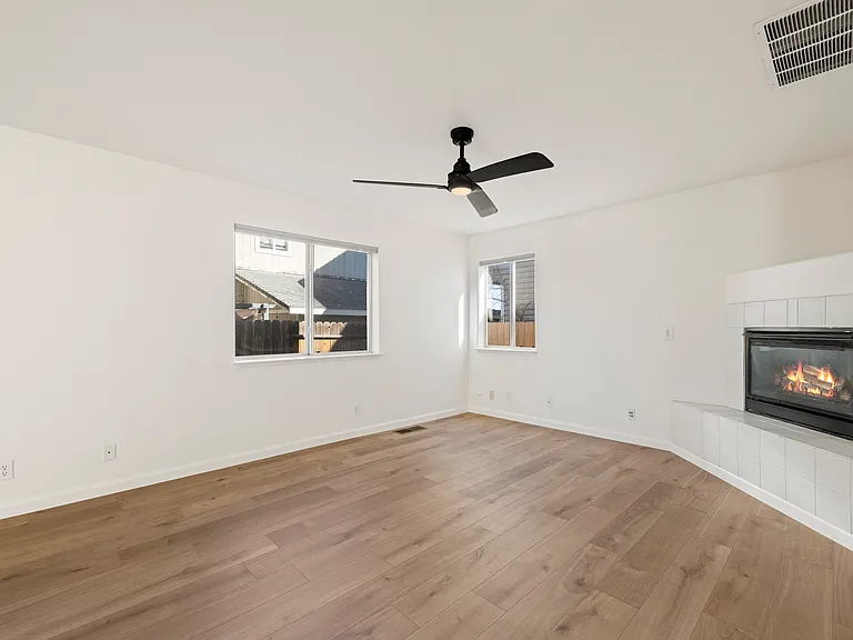 466 Len Cir — Photo 13