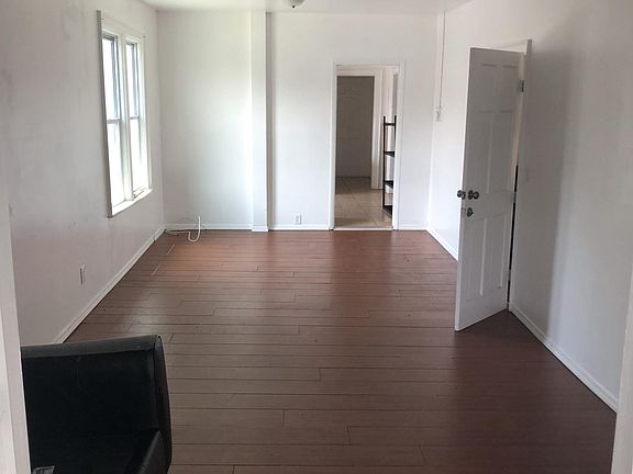 2nd image of 232 Dewitt St