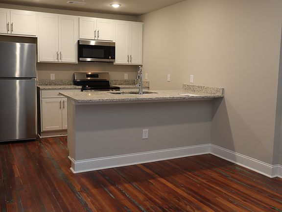 2nd image of 127 S Wayne St #2CUNIT-1