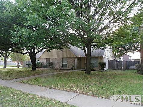 1st image of 612 Towne House Ln