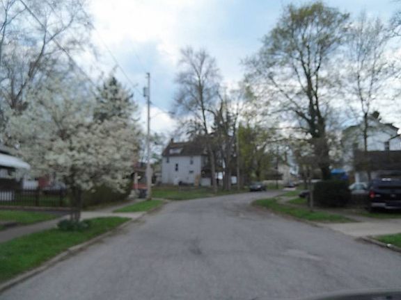 4th image of 3677 Neilson Ave