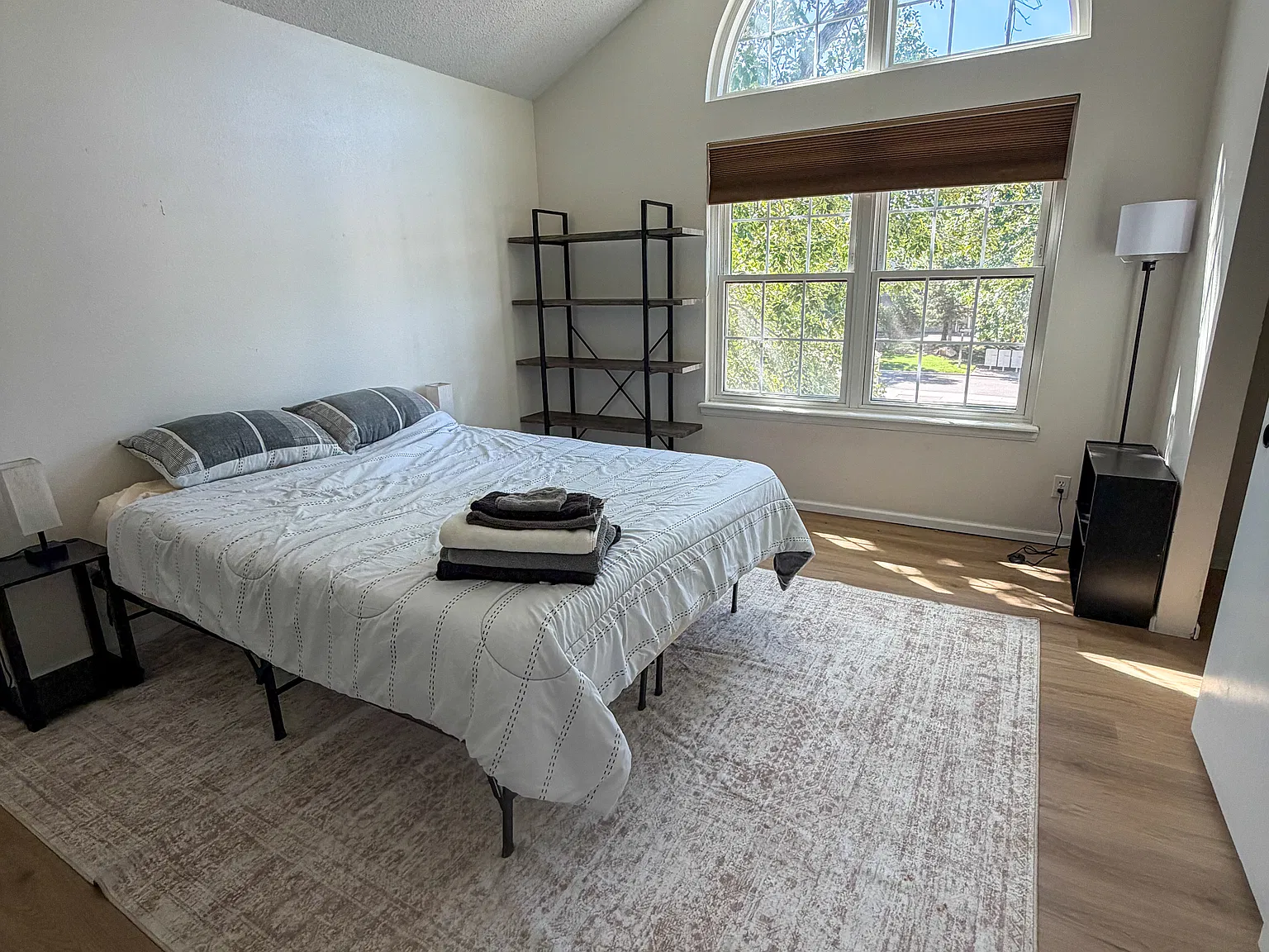 2 bed, 860 sqft, $2,200 — Photo 4