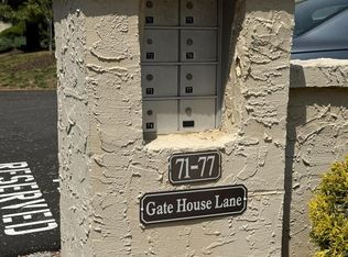 75 Gate House Ln, Edison, NJ 08820