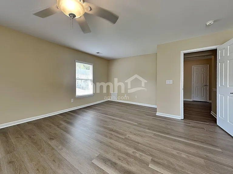 111 Graduate Ln — Photo 10