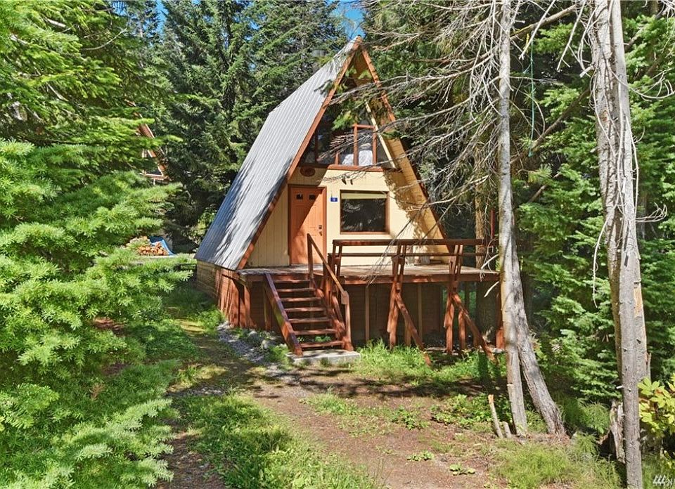 Beautiful treed lot with stream