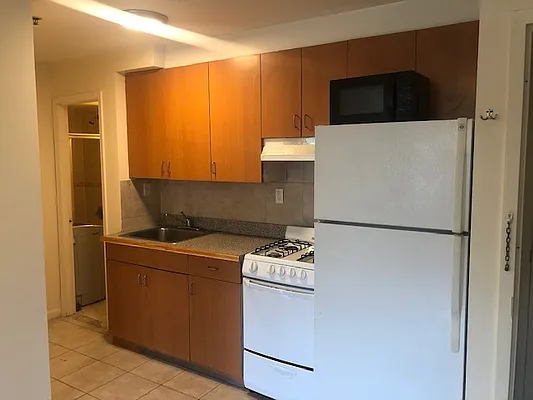 Rented by 18 REALTY | media 26