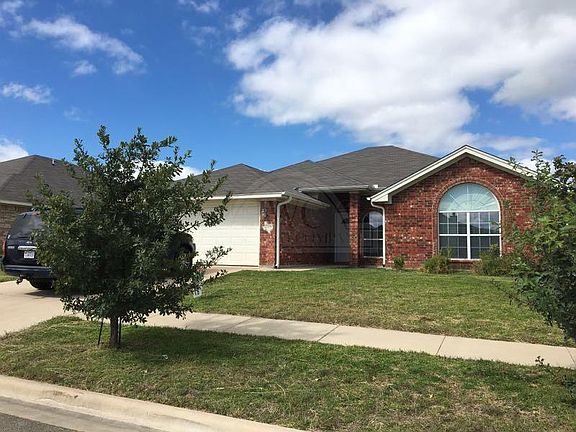 3rd image of 2709 Wisteria Ln