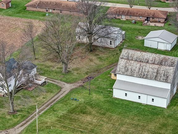 2nd image of 10852 Benner Rd