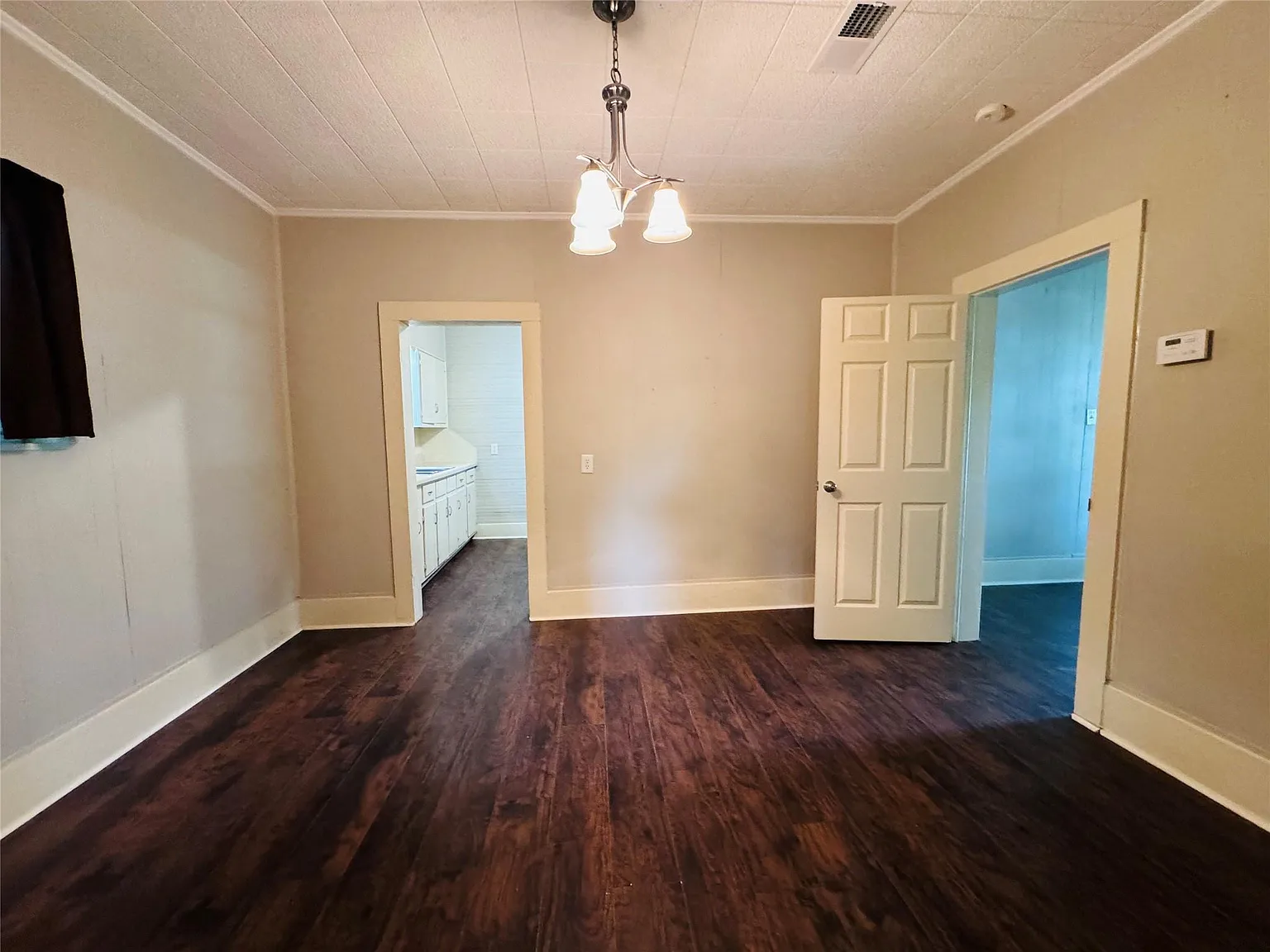 2 bed, 1.0 bath, 932 sqft, $1,395 — Photo 3