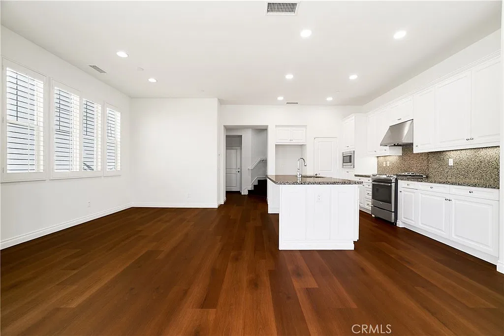 3 bed, 2.5 bath, 1993 sqft, $4,500 — Photo 4