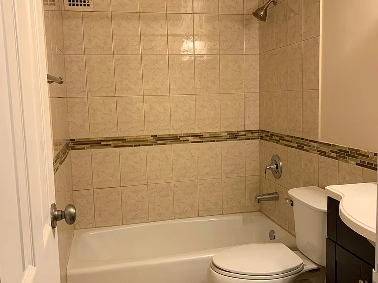 Upstairs full bathroom