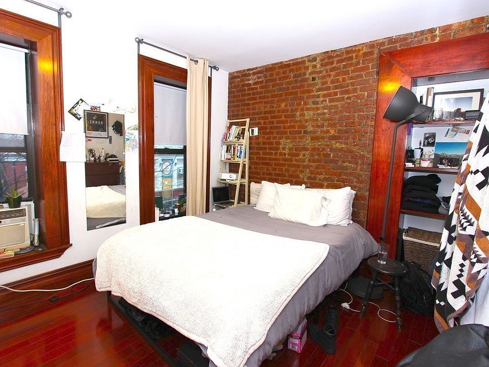 2nd image of 112 E 4th St APT A