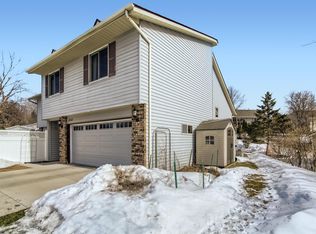 1253 Edgehill Ct, Saint Paul, MN 55109