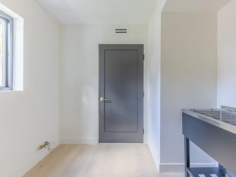 4557 Camellia Ave — Photo 32